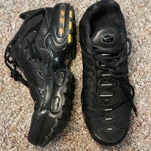 NIKE AIR MAX PLUS Black
